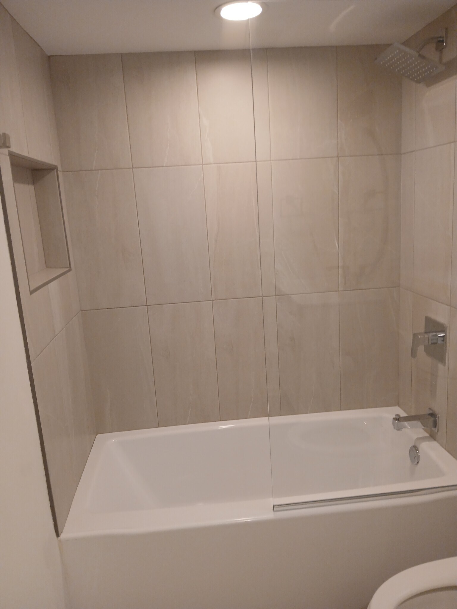 Building Photo - 2221 W Winnemac Ave