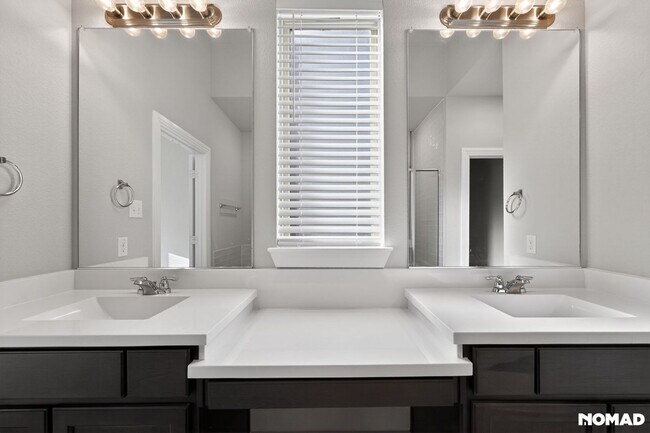 Building Photo - Spacious 4Bd/3Bath House in Little Elm