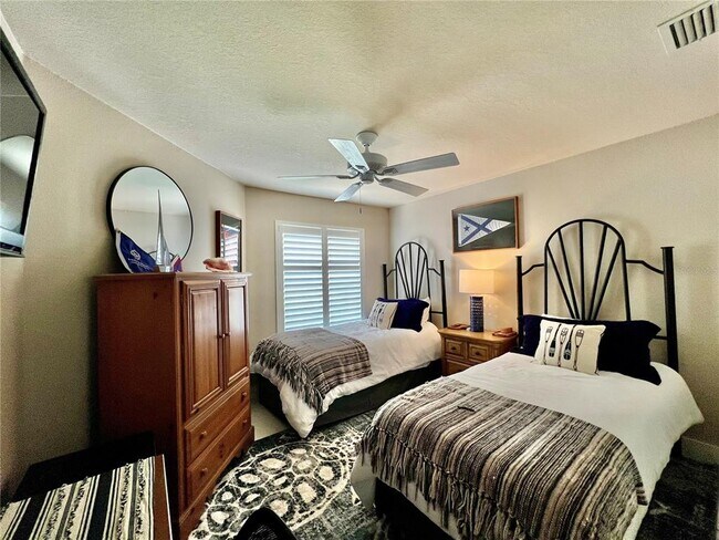 Building Photo - 4061 King Tarpon Dr