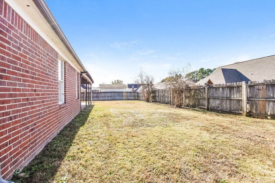 Building Photo - 9355 Lacee Ln