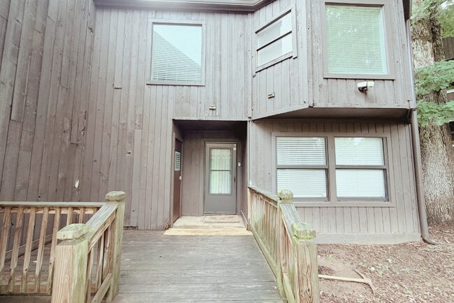 Building Photo - 2814 Shell Bark Rd, Decatur, GA 30035
