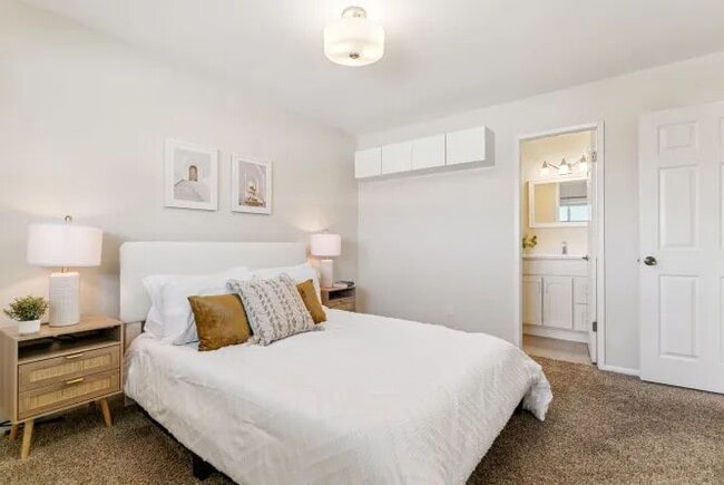 Building Photo - $2,550.00 - 4 Bedrooms, 2.5 Bathroom, Town...