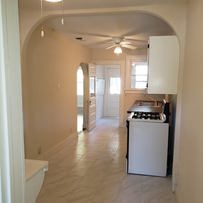 Building Photo - 924 Howard St