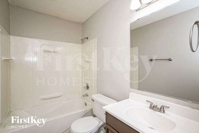 Building Photo - 3920 Pinetop Dr