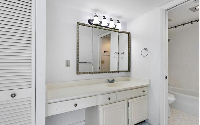 Building Photo - 2425 Presidential Way