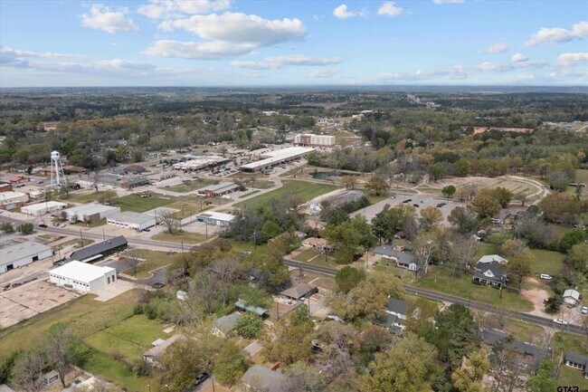 Building Photo - Coming Soon! 3 Bedroom 2 Bath 2 Carport Re...