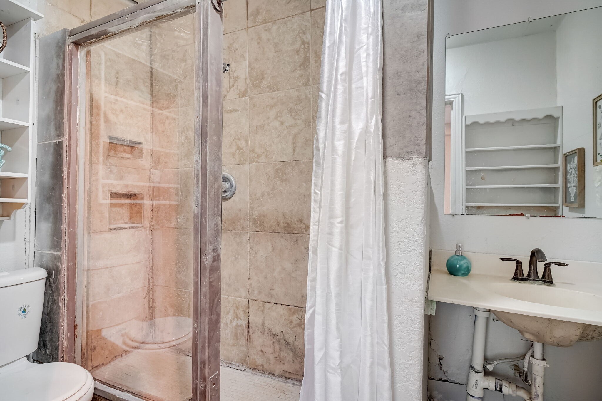 Master Bathroom - 4815 Castle