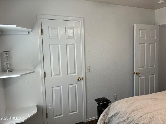 Building Photo - 13438 W Rose Ln