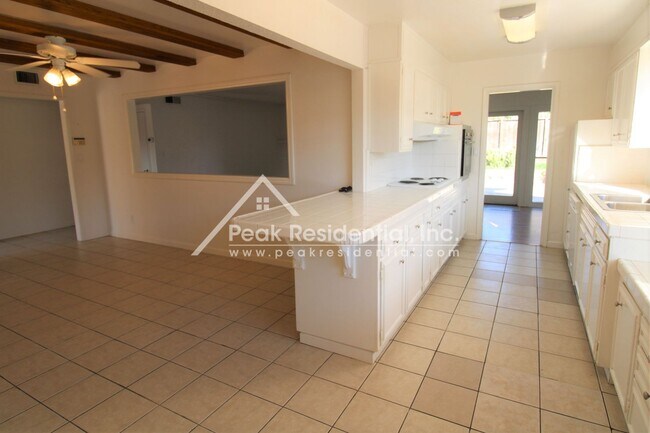 Building Photo - Charming 3bd/2ba Foothill Farms Home With 2 Car Garage!