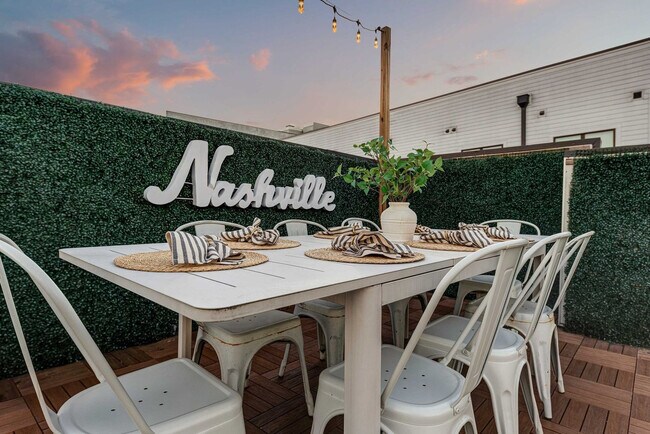 Building Photo - 1114A Wade Ave