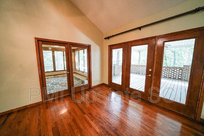 Building Photo - 165 Battleground Rd