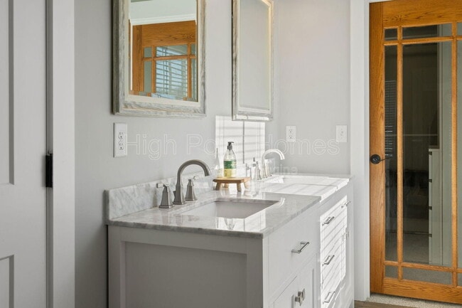 Building Photo - 213 Winchester St