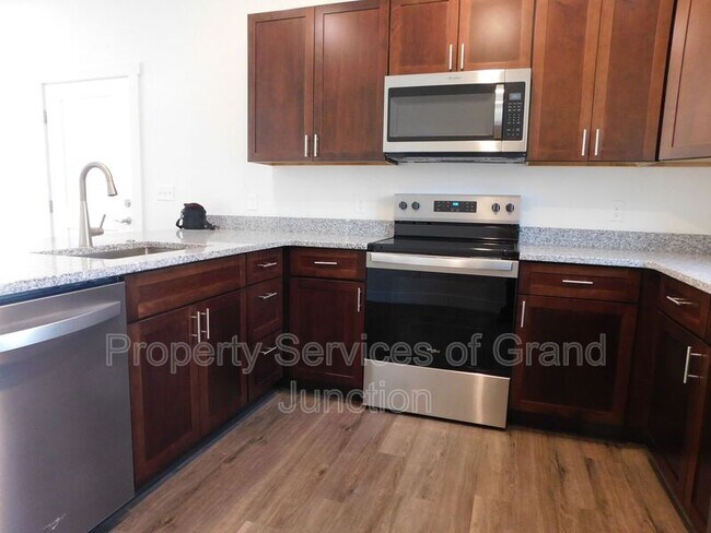 Building Photo - 525 Orchard Ave