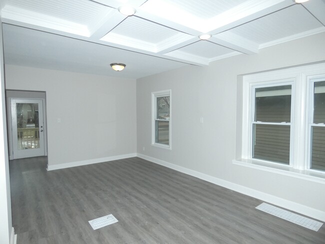 Building Photo - 1004 E 22nd Ave