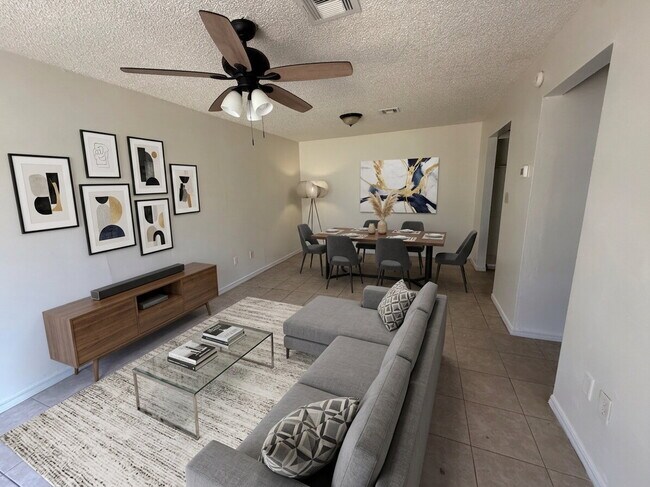 Building Photo - Cozy 1-Bed: Prime Location Near Seminole Fire Station