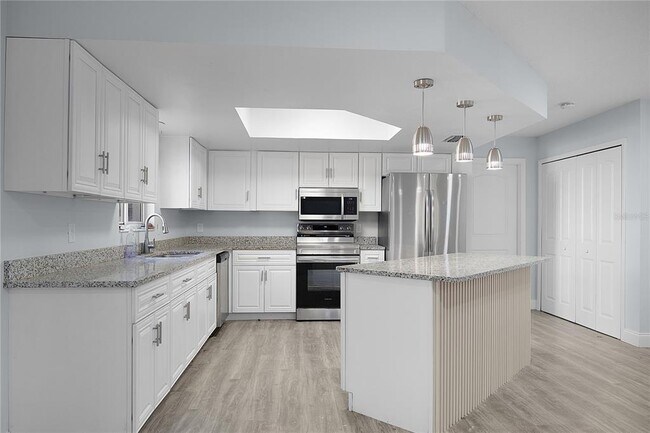 Building Photo - 600 Everett St