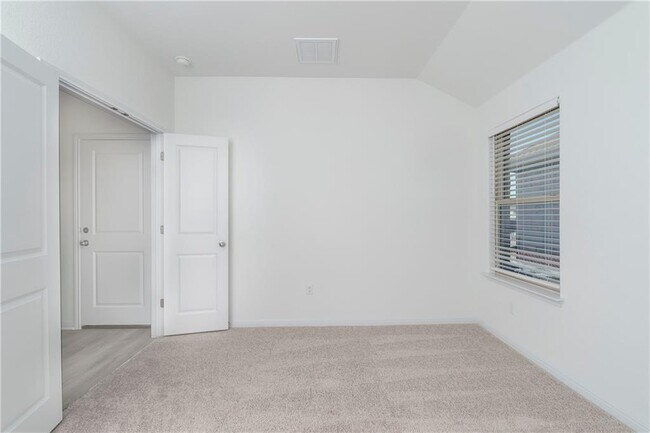 Building Photo - 236 Tanda Ln