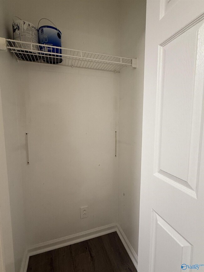 Building Photo - 4988 7 Pine Cir