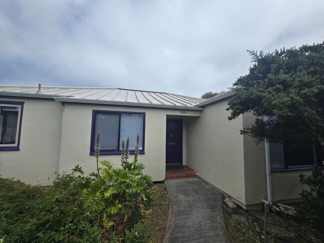Building Photo - 4BD/2BA Eureka home close to schools, medical services