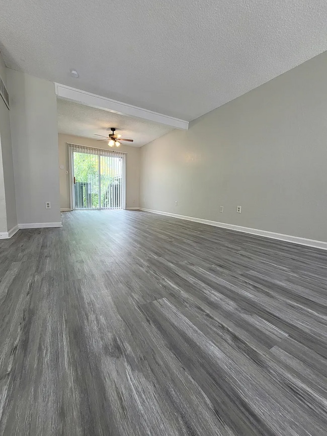 Building Photo - 10902 Mckinley Dr