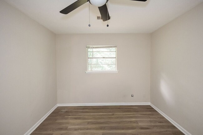 Building Photo - 1011 W Slaton Ave