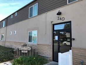 Building Photo - Gorgeous 1 Bedroom