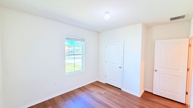 Building Photo - Available now! Amazing 4 Bedroom, 2 Bathroom Home in Wildwood!!