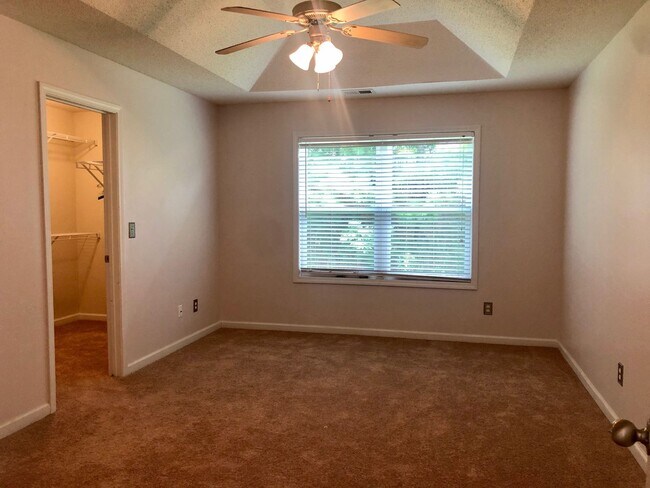 Building Photo - Ranch Home Located Minutes to Downtown Dallas