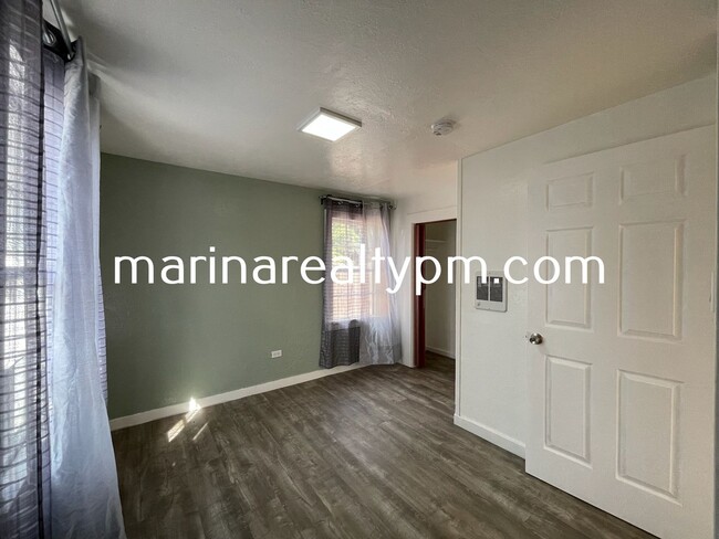 Building Photo - Welcome home to this 1 Bedroom 1 bath cozy...