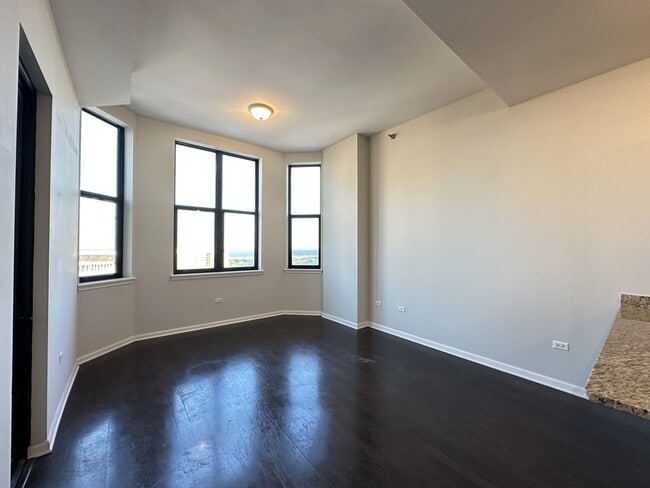 Building Photo - 1464 S Michigan Ave