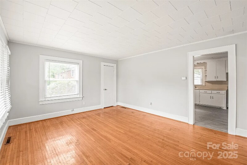 Building Photo - 2722 Eastway Dr