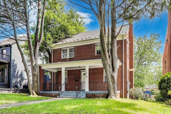 Building Photo - Van Buren St NW