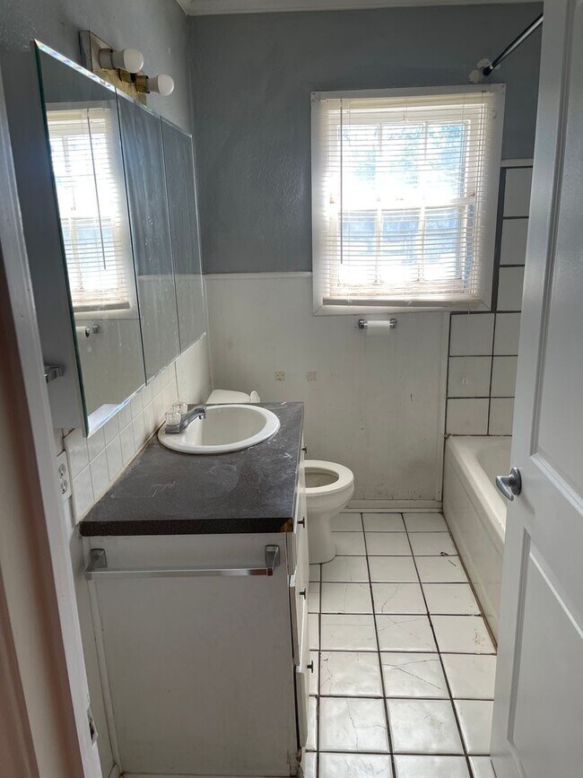 Building Photo - 2nd Chance Leasing!!