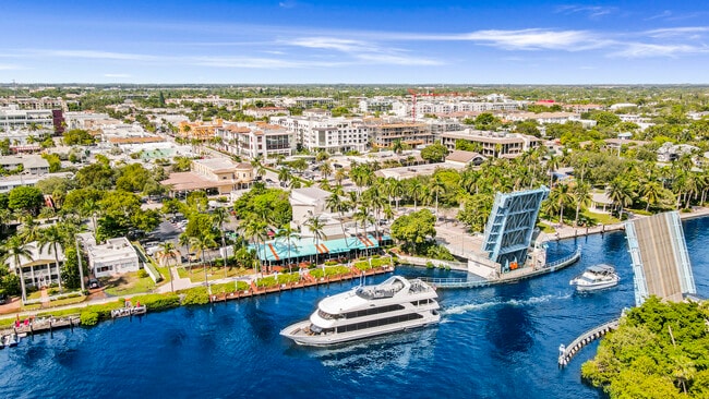 Building Photo - 100 Venetian Dr