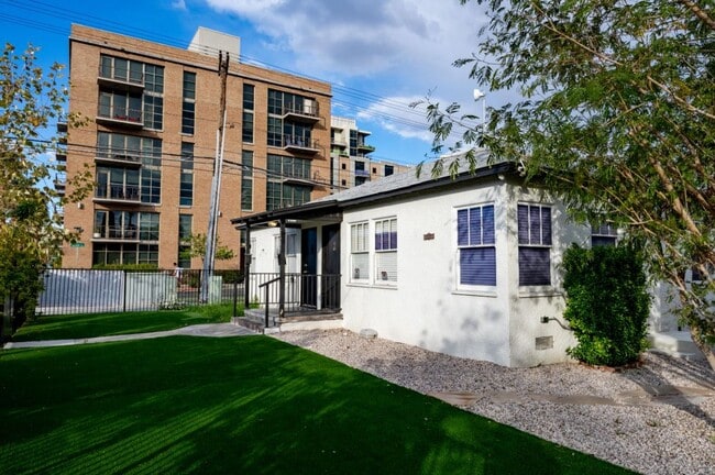 Building Photo - Beautiful 1-Bedroom Available