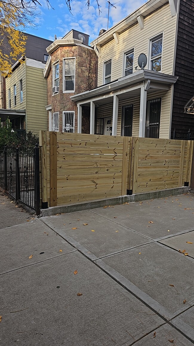 Building Photo - 139 Woodbine St