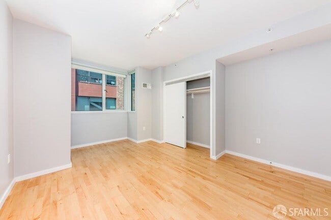 Building Photo - 69 Clementina St