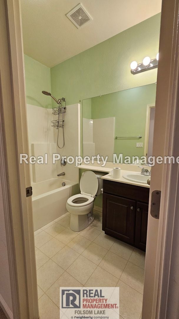 Building Photo - Updated 3 Bed 2 Bath Home on quiet Court