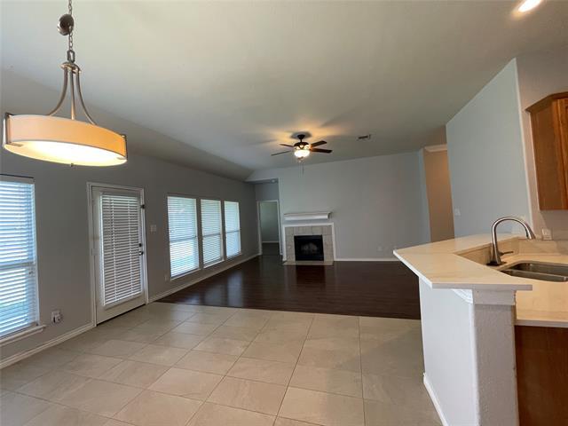 Building Photo - 1208 Lazy Ln