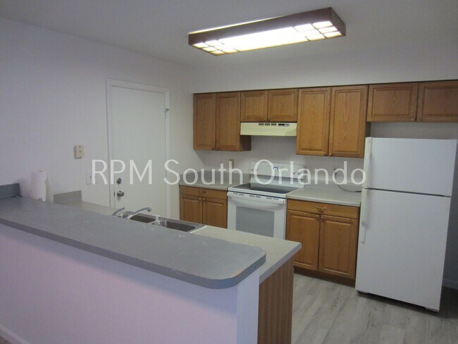 Building Photo - Green Briar Village