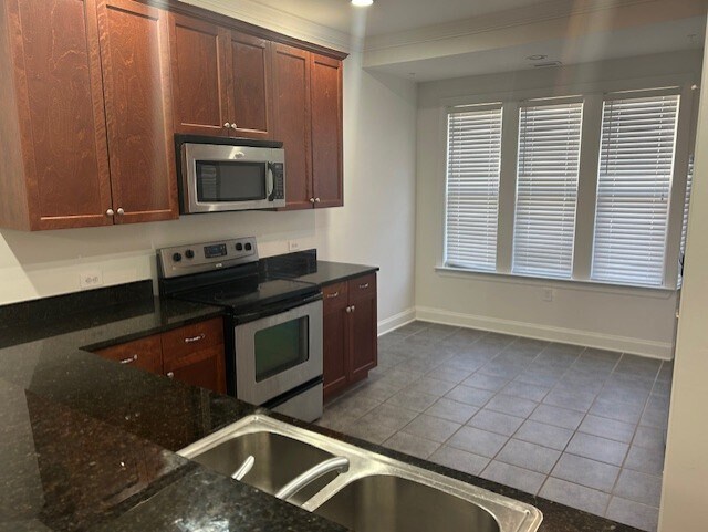 Building Photo - 5562 Colonial Chatsworth Cir