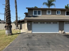 Building Photo - Modern 3 Bedroom, 2.5 Bath Two-Story Townh...