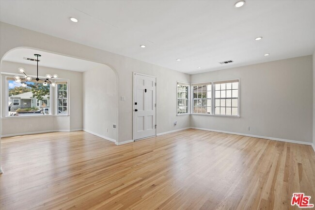 Building Photo - 8348 Reading Ave