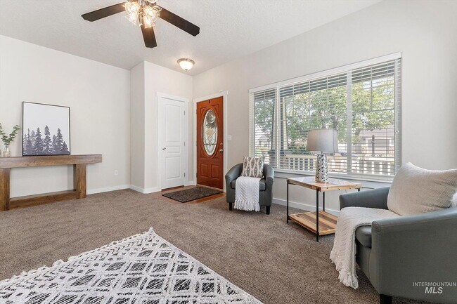 Building Photo - Single Family Home For Rent