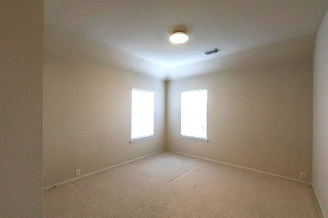 Building Photo - 2511 Sun Spot Ln