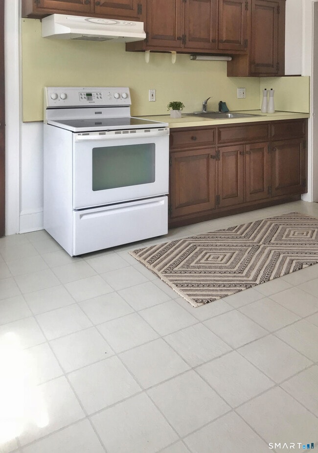 Building Photo - 124 Shippan Ave