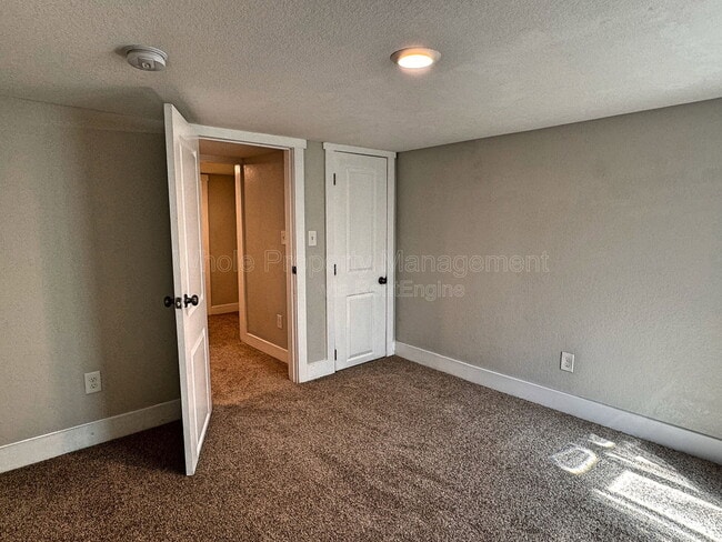 Building Photo - 4720 Elm Ct