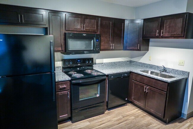 Interior Photo - 511 E White St