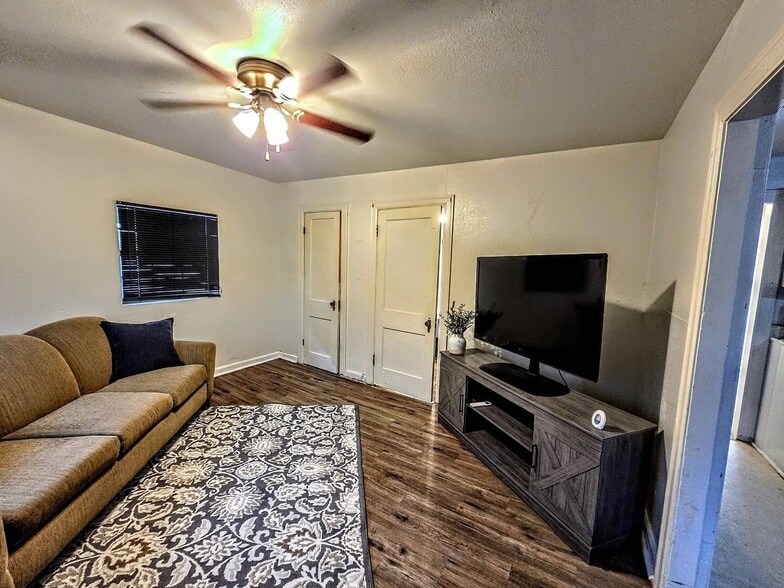 Building Photo - 1008 Runnels St
