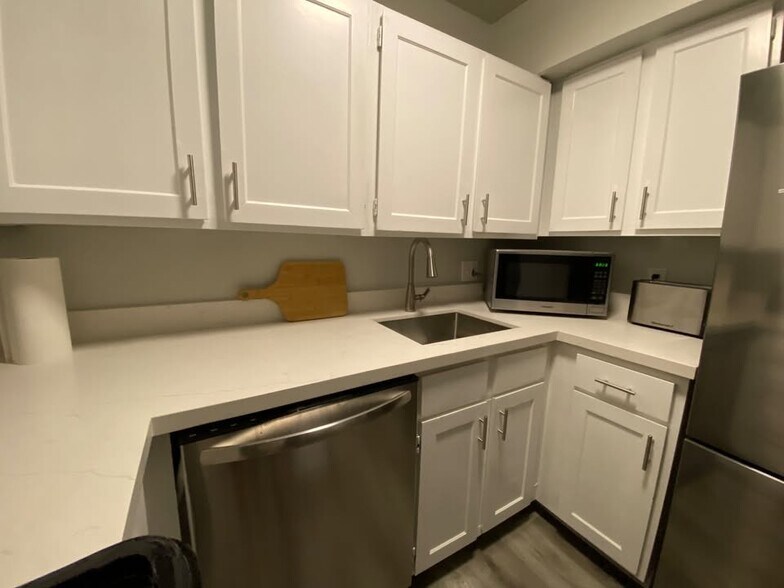 Building Photo - 425 S 1000 E